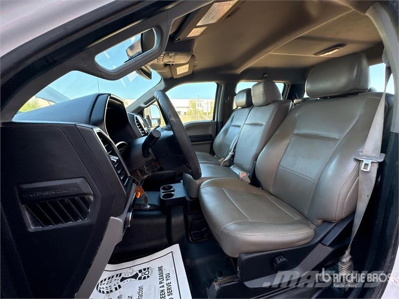 Ford F-250 كابينة والداخلية