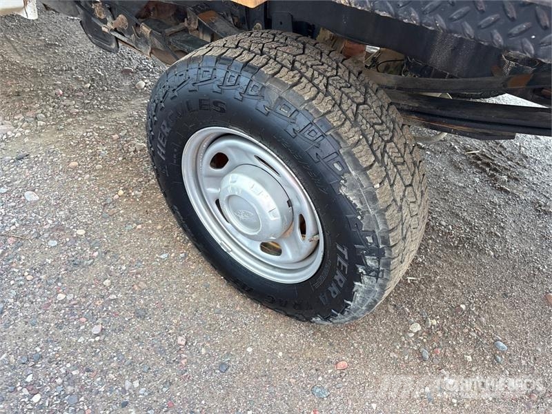 Ford F-250 Platós / Ponyvás teherautók