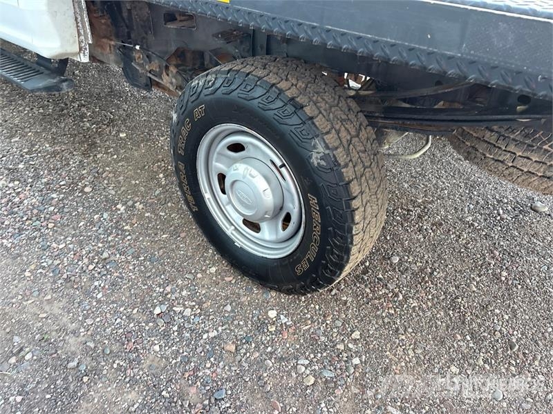 Ford F-250 Platformas/izkraušana no sāniem