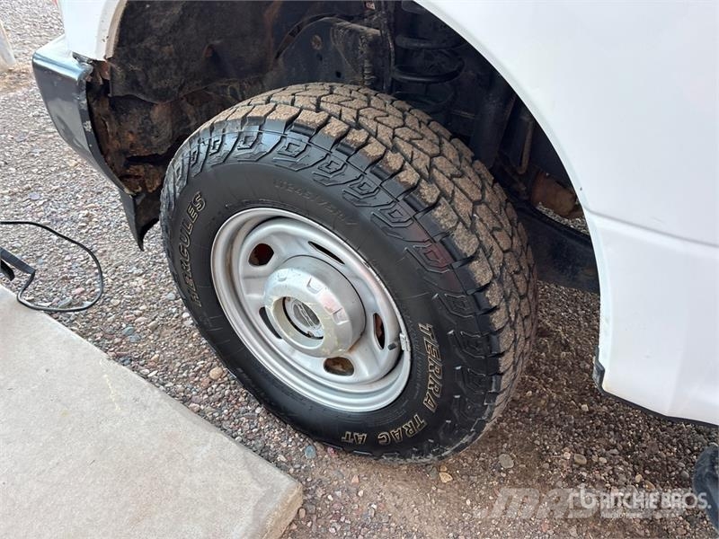 Ford F-250 Platformas/izkraušana no sāniem