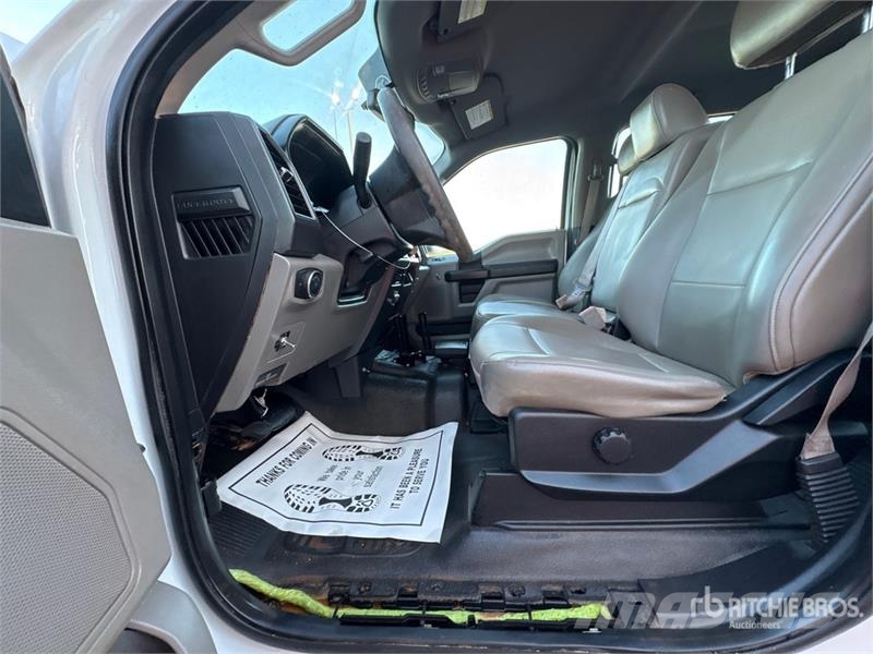 Ford F-250 Platformas/izkraušana no sāniem