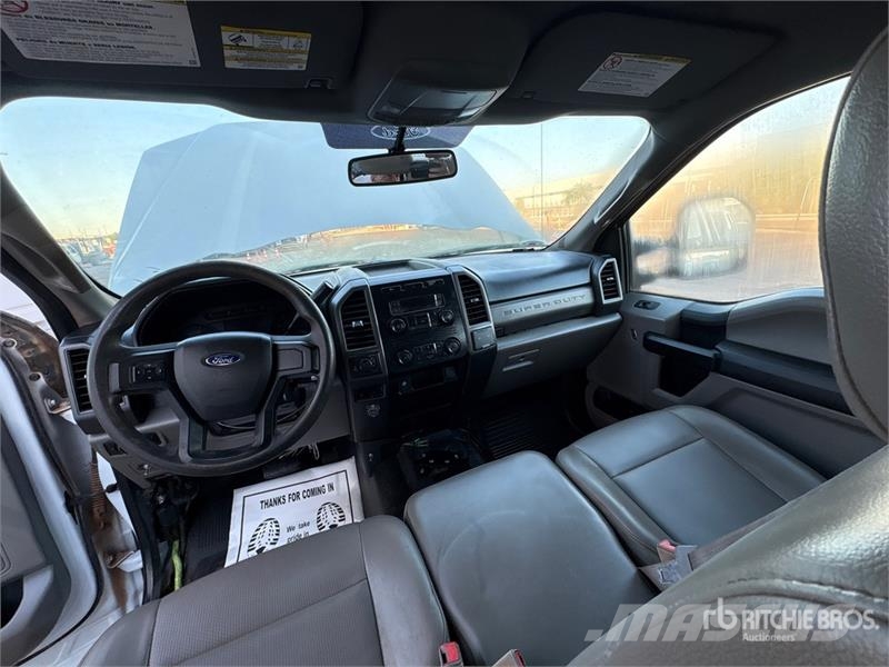 Ford F-250 Platformas/izkraušana no sāniem