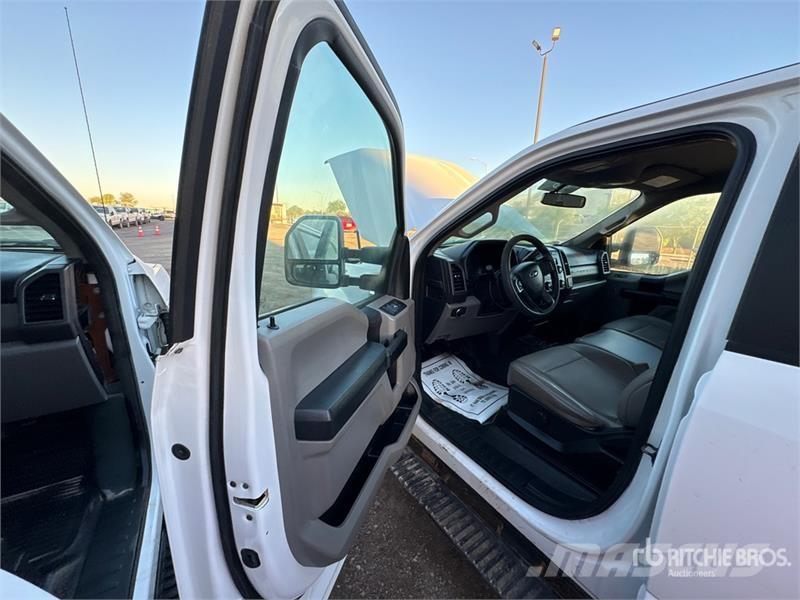 Ford F-250 平ボディー