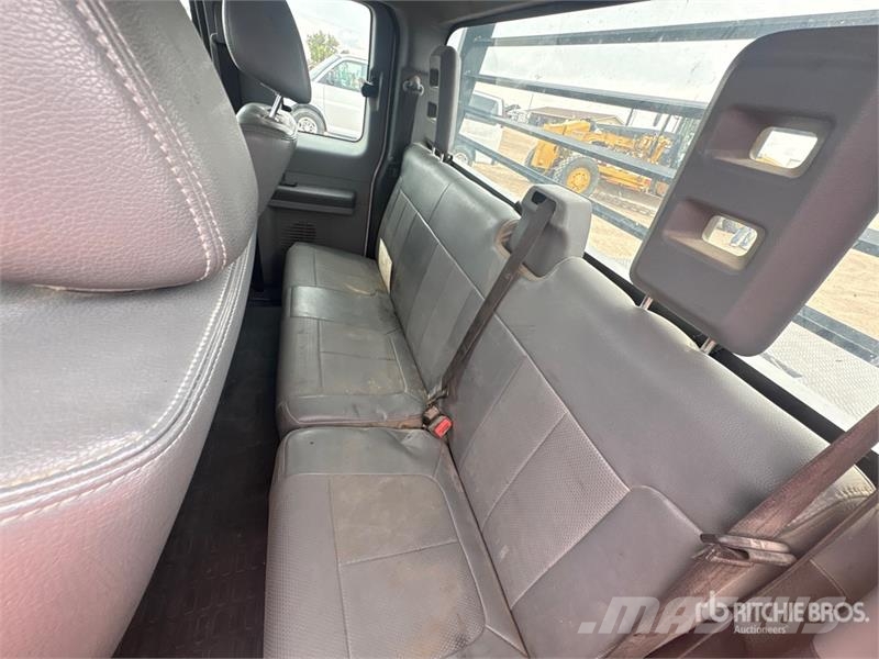 Ford F-250 平ボディー