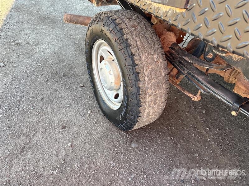 Ford F-250 Tovornjaki s kesonom/platojem