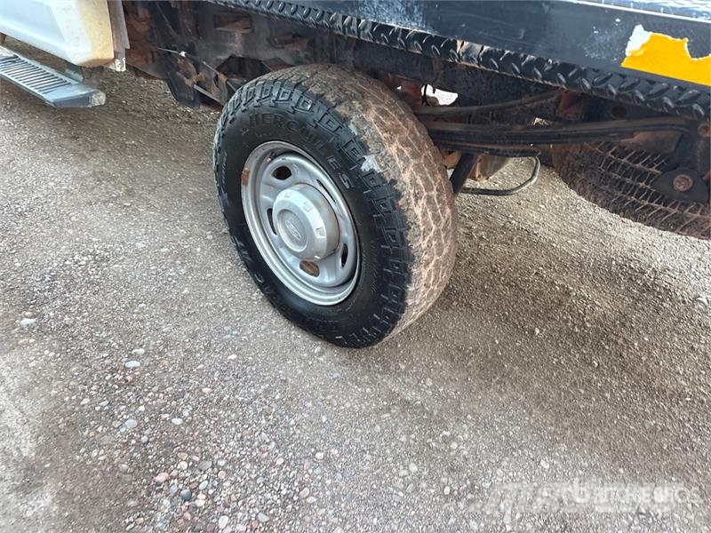 Ford F-250 平ボディー
