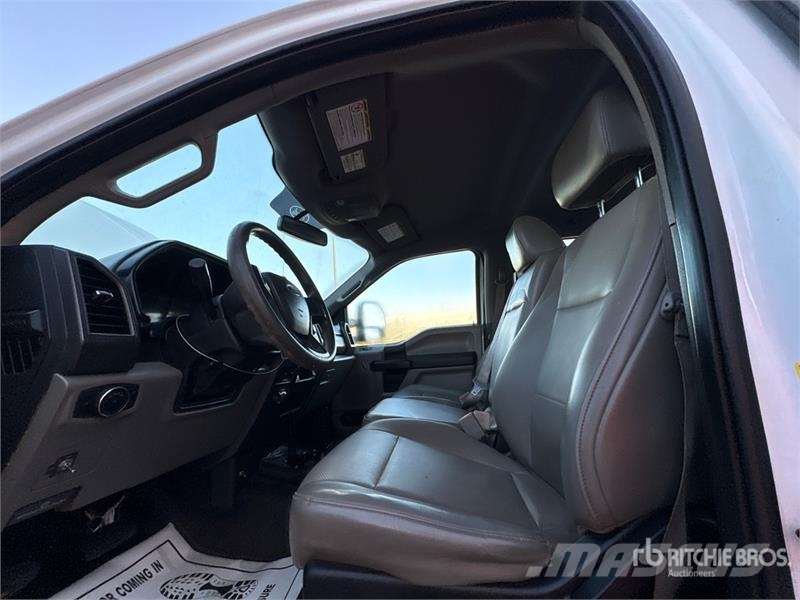 Ford F-250 Platformas/izkraušana no sāniem