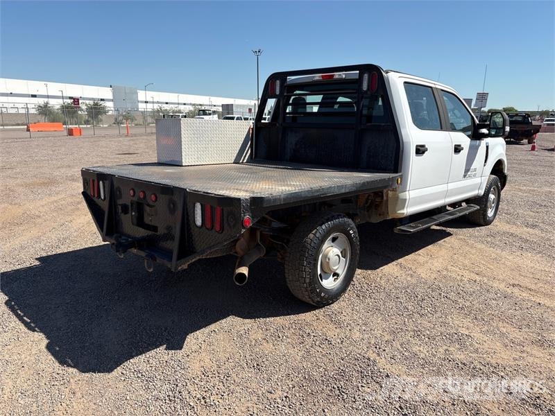 Ford F-250 Platós / Ponyvás teherautók
