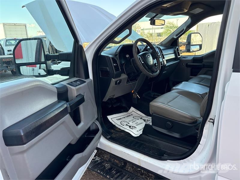 Ford F-250 Tovornjaki s kesonom/platojem