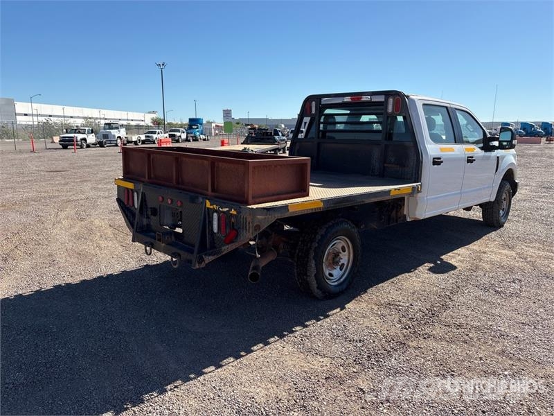 Ford F-250 平板栏板货车