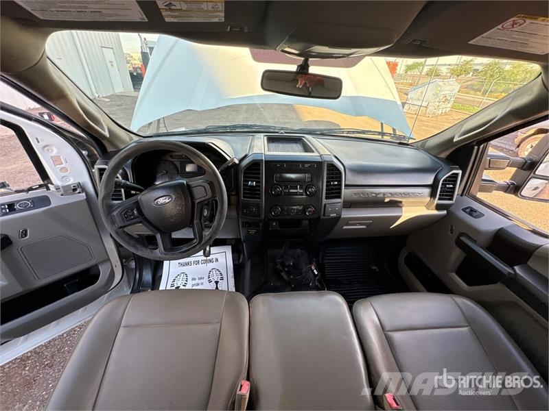 Ford F-250 驾驶室与内部