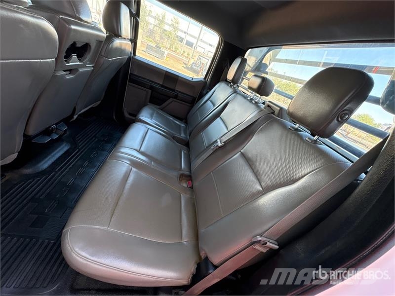 Ford F-250 Platós / Ponyvás teherautók