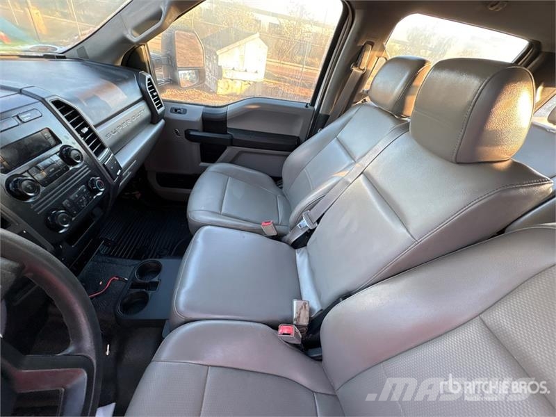Ford F-250 平ボディー
