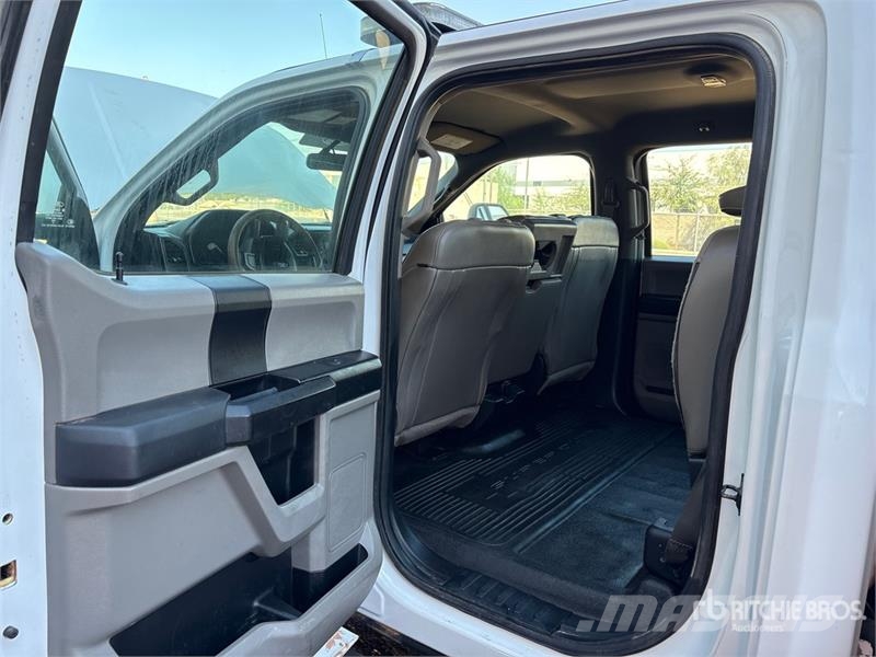 Ford F-250 Tovornjaki s kesonom/platojem