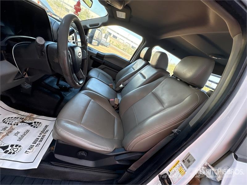 Ford F-250 Platós / Ponyvás teherautók