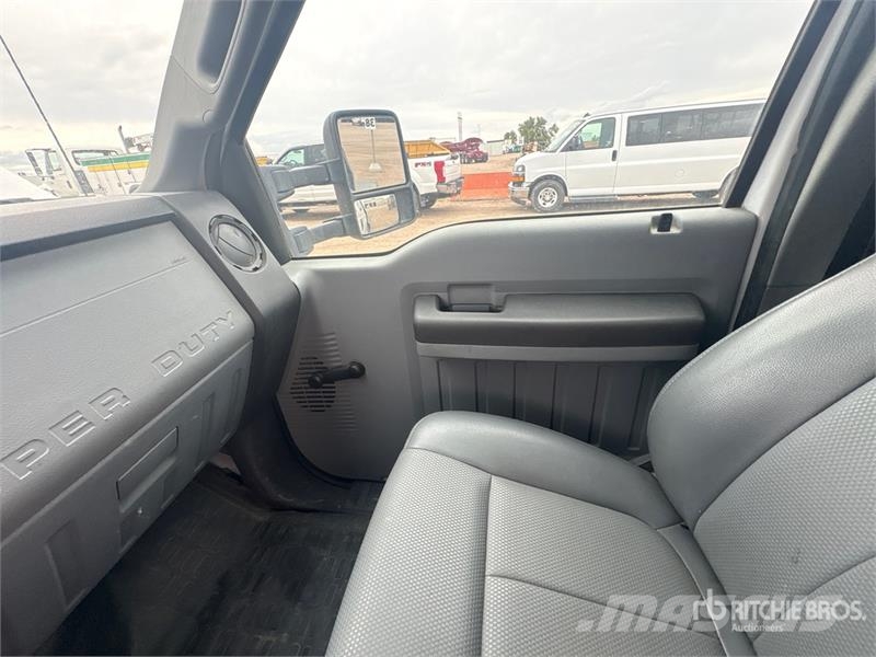 Ford F-250 平ボディー