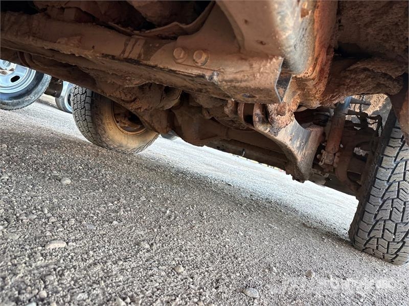 Ford F-250 شاحنات مسطحة/مفصلية الجوانب