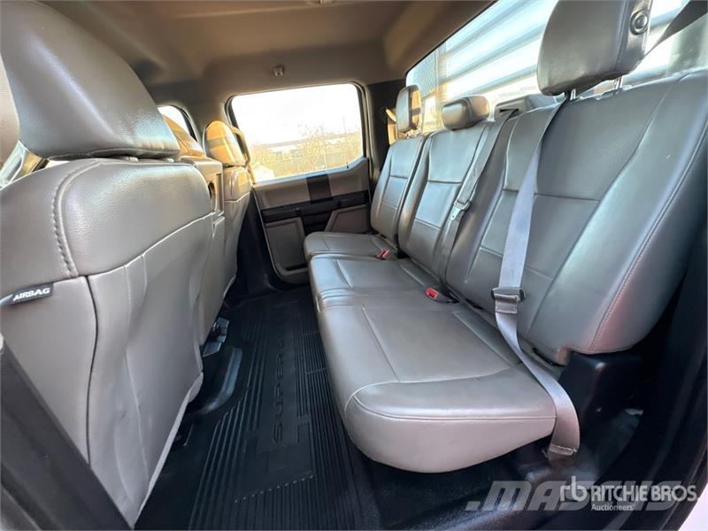 Ford F-250 平ボディー