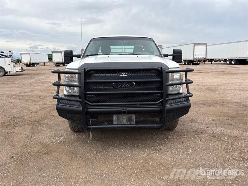 Ford F-250 平ボディー