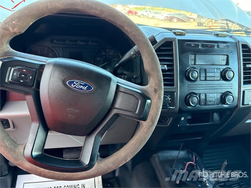 Ford F-250 平板栏板货车