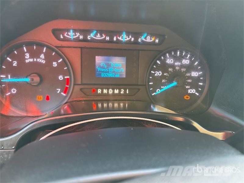 Ford F-250 Platformas/izkraušana no sāniem