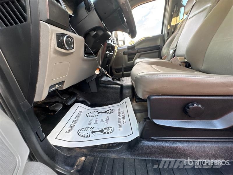 Ford F-250 驾驶室与内部