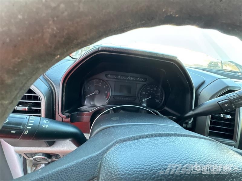 Ford F-250 Platformas/izkraušana no sāniem