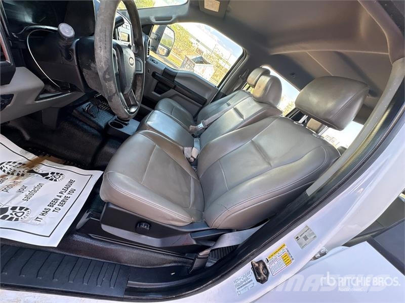Ford F-250 Cabins and interior