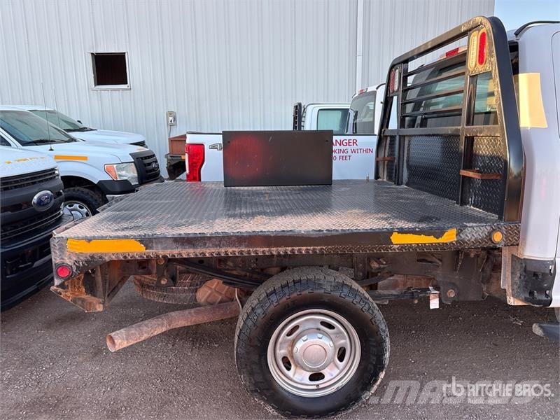 Ford F-250 平ボディー