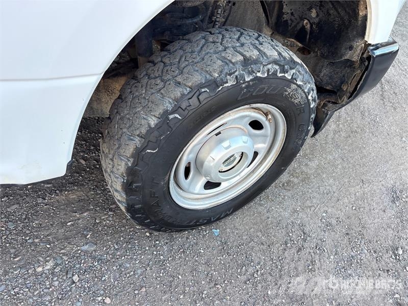 Ford F-250 Tovornjaki s kesonom/platojem