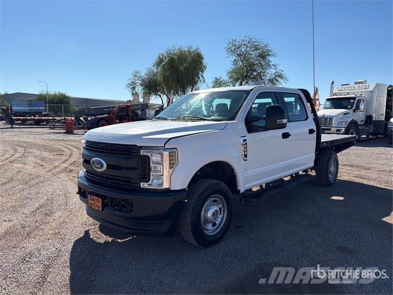 Ford F-250 Tovornjaki s kesonom/platojem