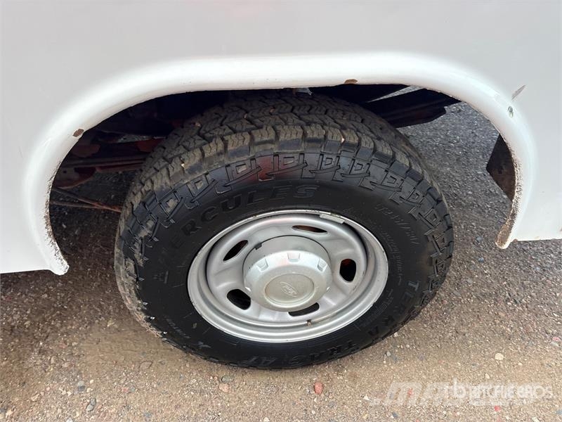 Ford F-250 皮卡.傳統半斗卡車/側卸板