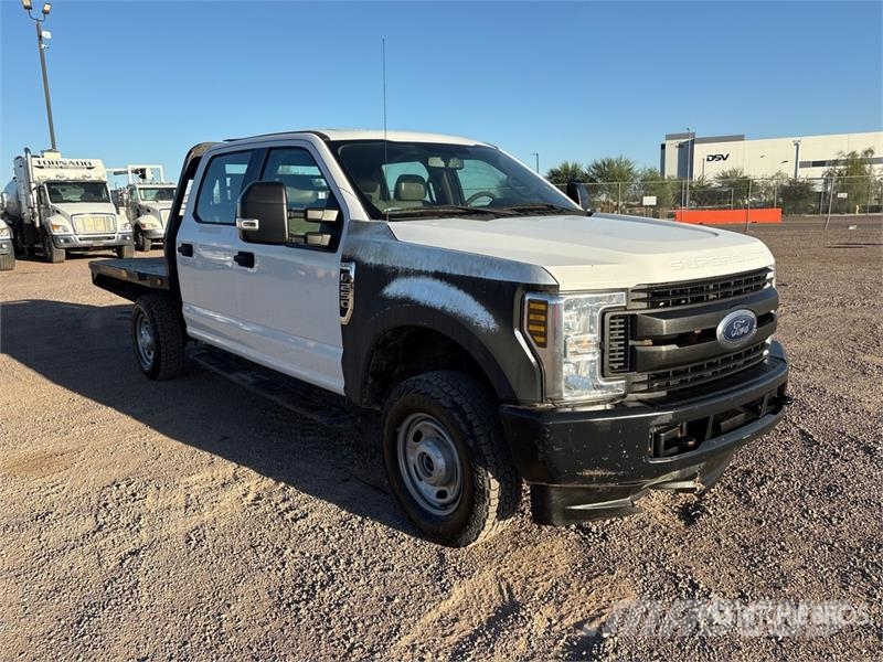 Ford F-250 Platformas/izkraušana no sāniem
