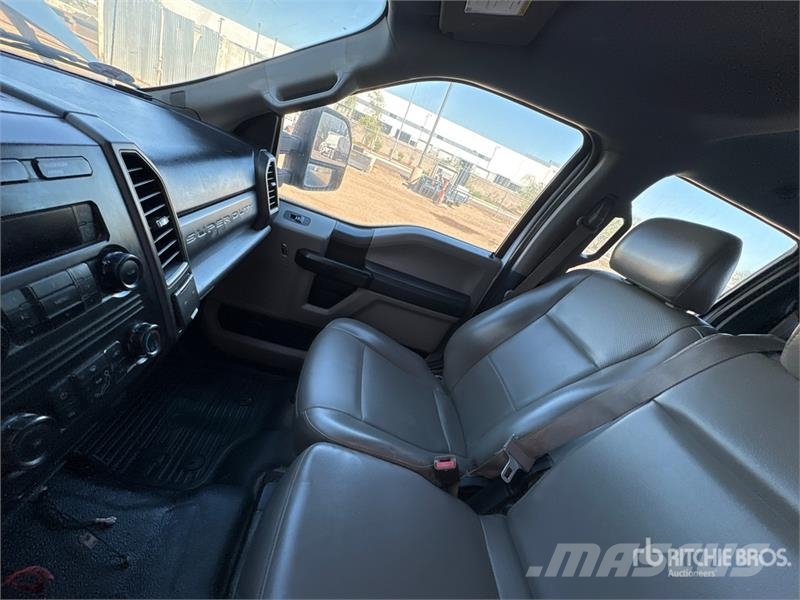 Ford F-250 Platós / Ponyvás teherautók