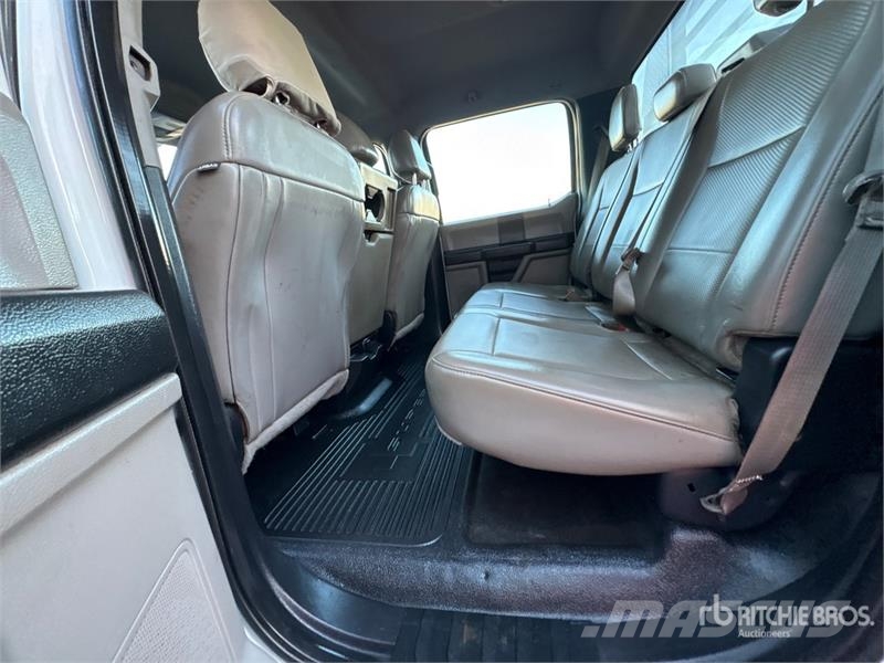 Ford F-250 شاحنات مسطحة/مفصلية الجوانب