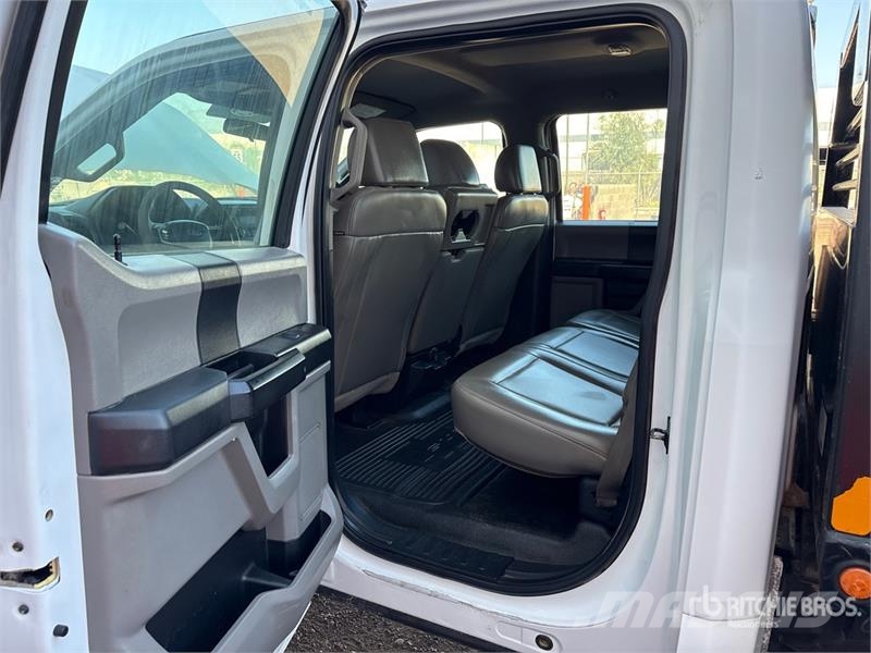 Ford F-250 Platós / Ponyvás teherautók
