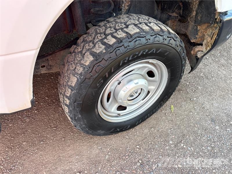 Ford F-250 驾驶室与内部