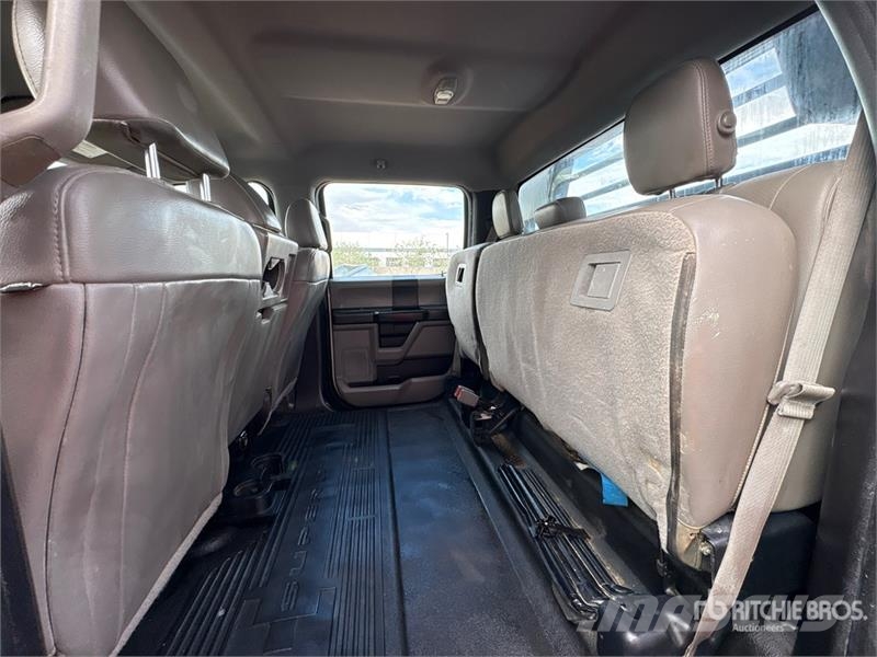 Ford F-250 Platós / Ponyvás teherautók