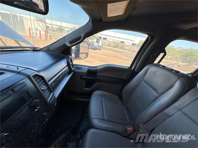 Ford F-250 Tovornjaki s kesonom/platojem