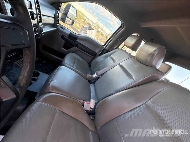 Ford F-250 Cabins and interior