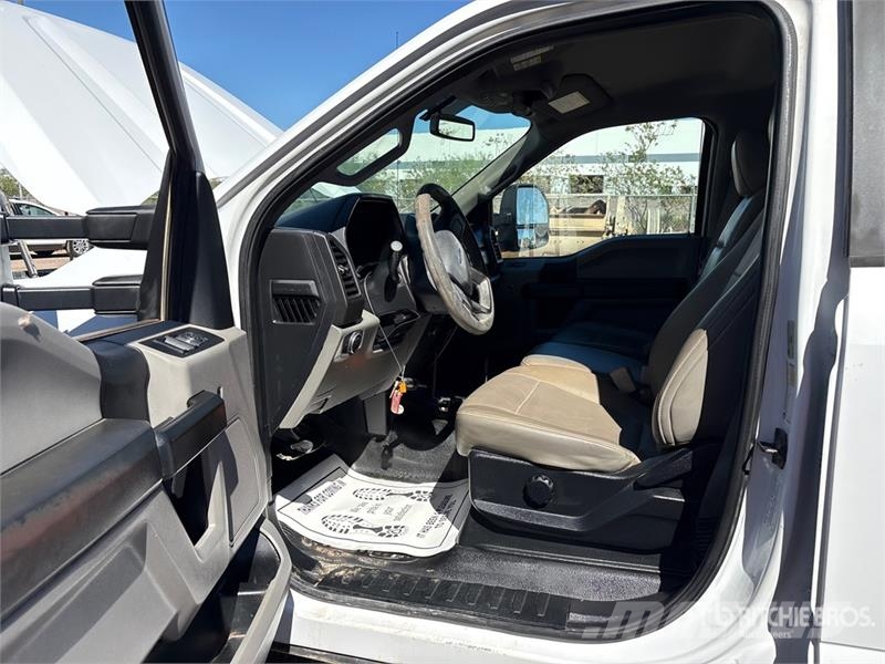 Ford F-250 Cabins and interior