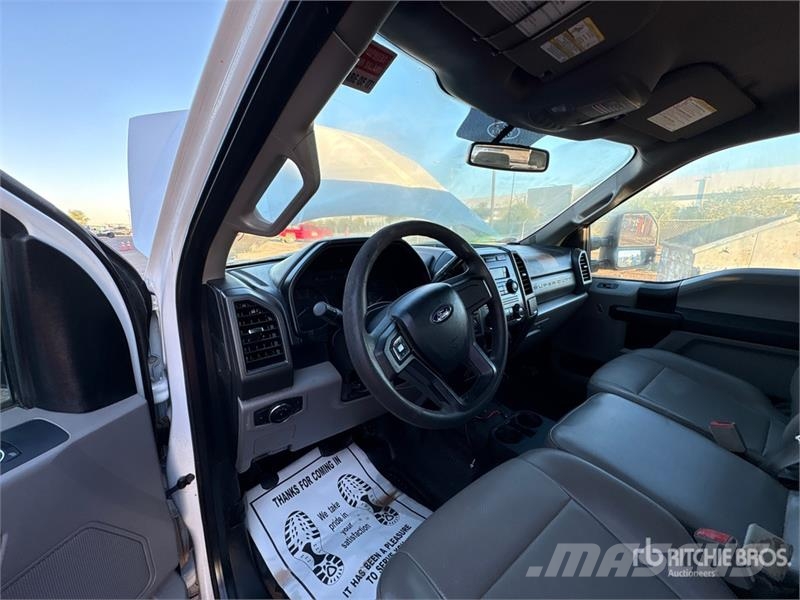 Ford F-250 平ボディー