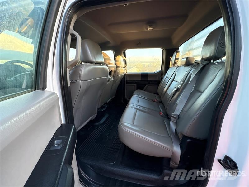 Ford F-250 平ボディー