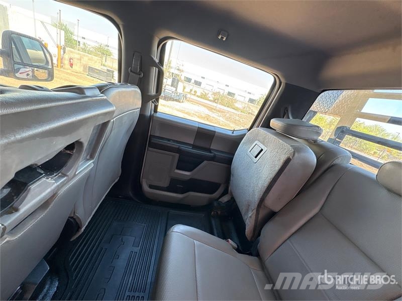 Ford F-250 Tovornjaki s kesonom/platojem