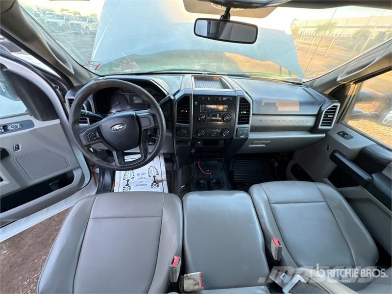 Ford F-250 平ボディー
