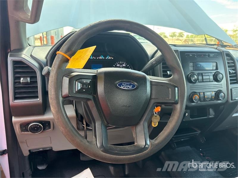 Ford F-250 皮卡.傳統半斗卡車/側卸板