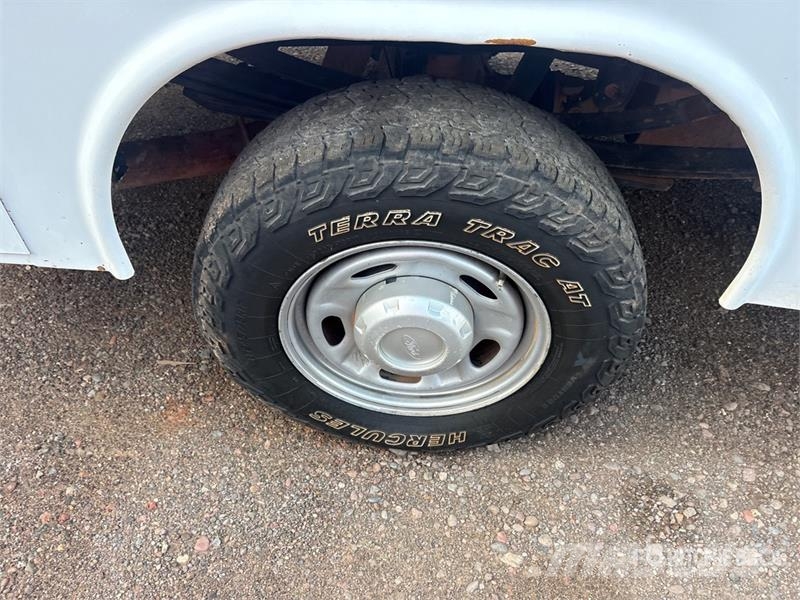 Ford F-250 皮卡.傳統半斗卡車/側卸板