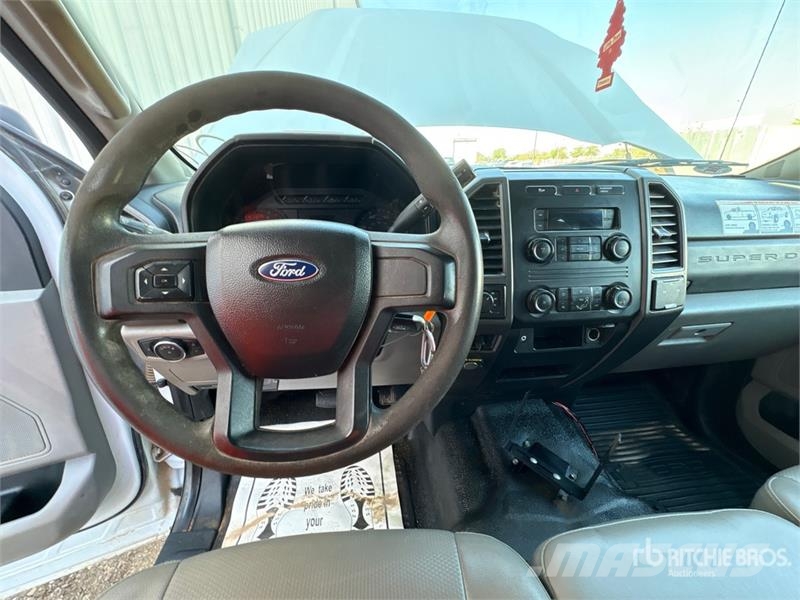Ford F-250 Platós / Ponyvás teherautók
