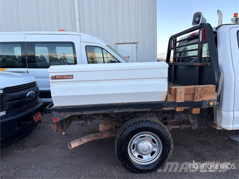 Ford F-250 Platformas/izkraušana no sāniem