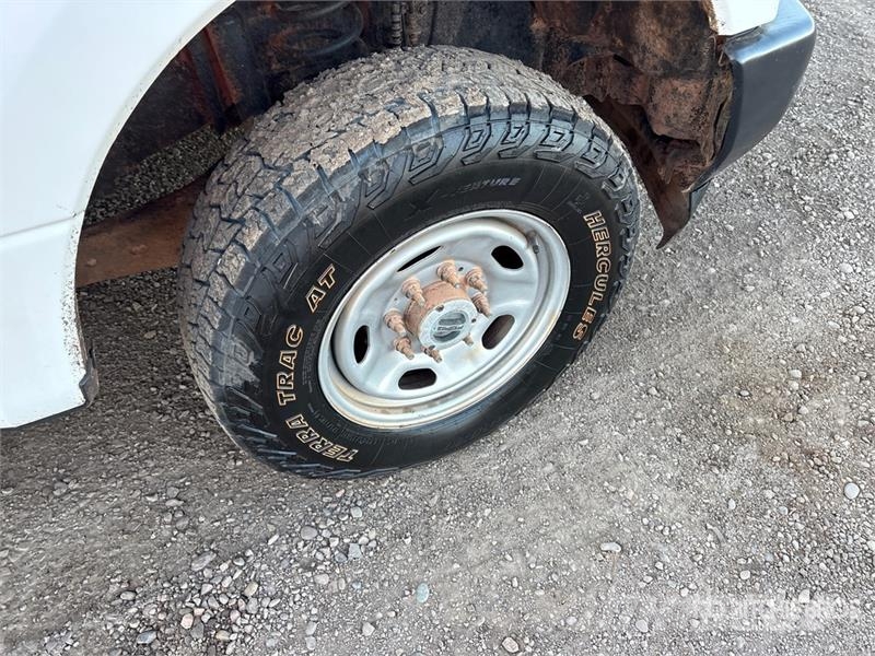 Ford F-250 Vieglais kravas automobilis/izkraušana no sāniem